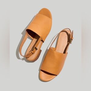 NEW. Madewell - The Noelle Slingback Leather Sandal. Size 9-Desert Camel.